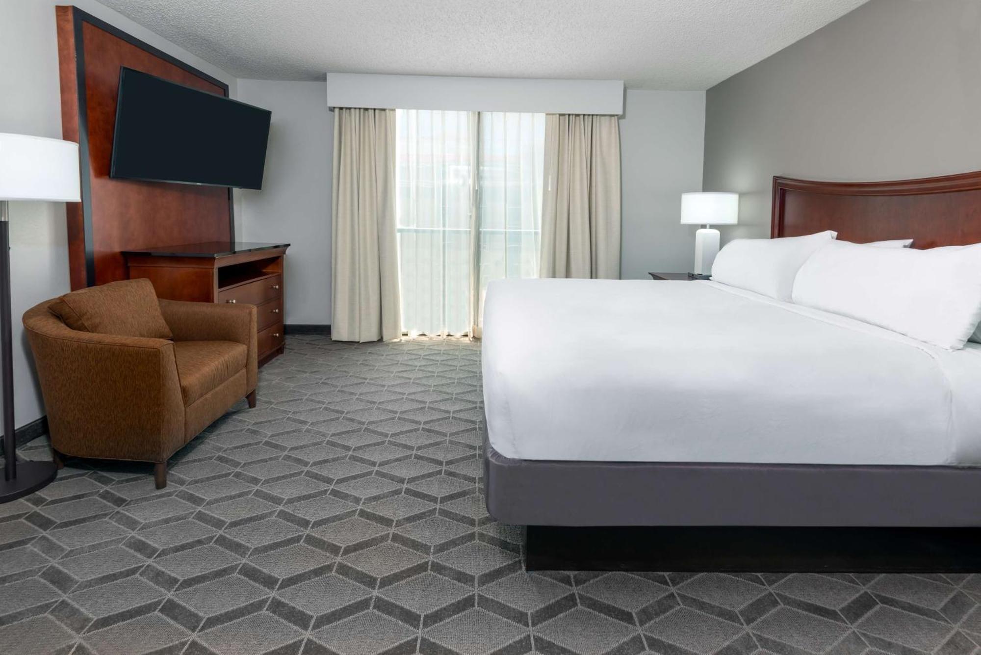 Embassy Suites Dallas - Park Central Area Екстер'єр фото