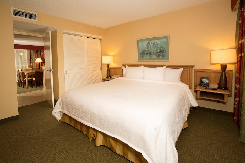 Embassy Suites Dallas - Park Central Area Екстер'єр фото