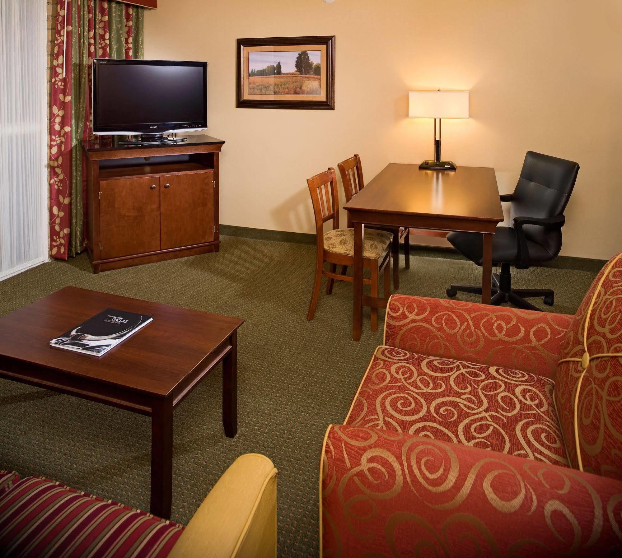 Embassy Suites Dallas - Park Central Area Екстер'єр фото